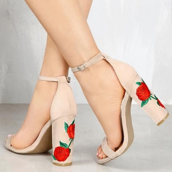 🎉HP🌹 Rose Embroidered Heels 🌹 - Picture 2 of 4
